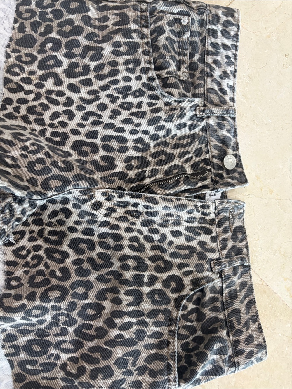 Pull&Bear Leopard Print Shorts in Black and Tan